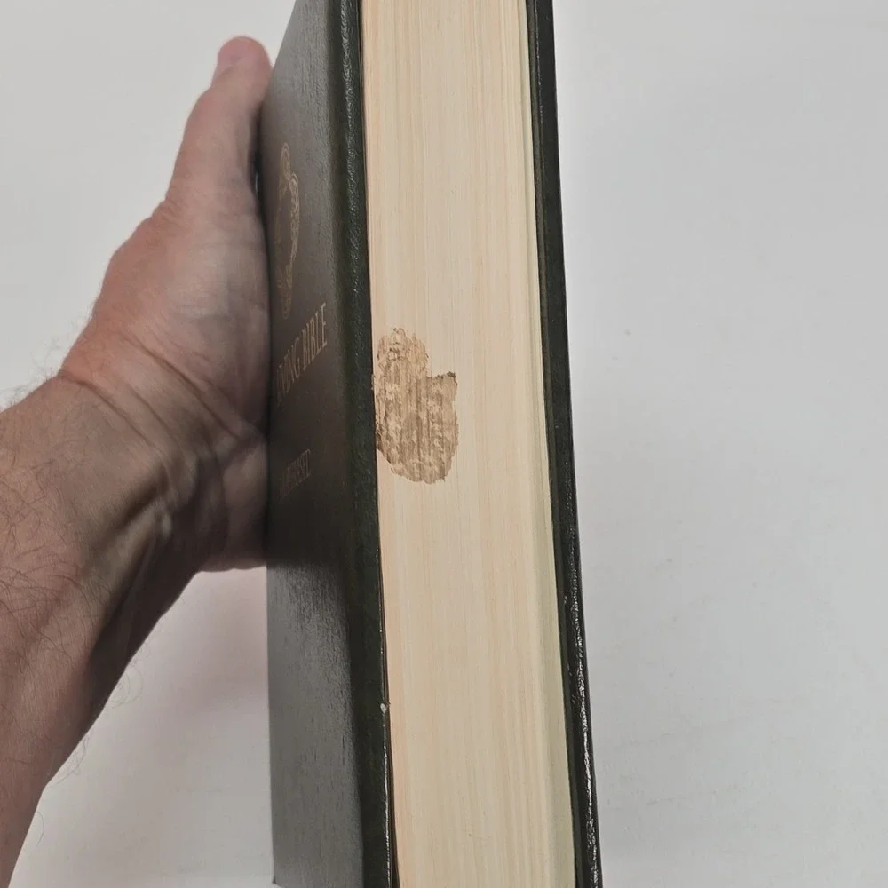 The‎ Living Bible Paraphrased Tyndale Hardcover